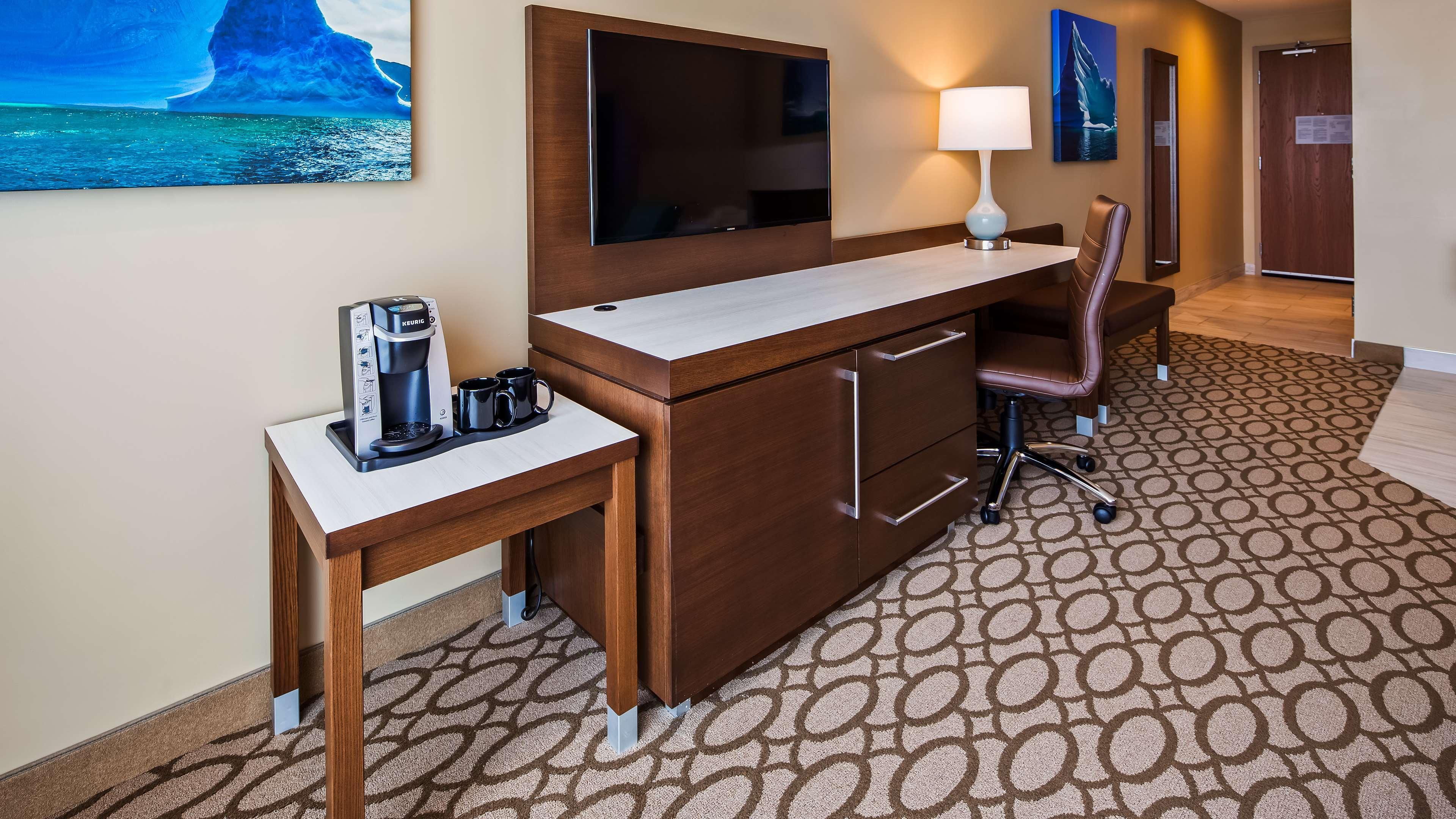 Best Western Plus St. John'S Airport Hotel And Suites Экстерьер фото