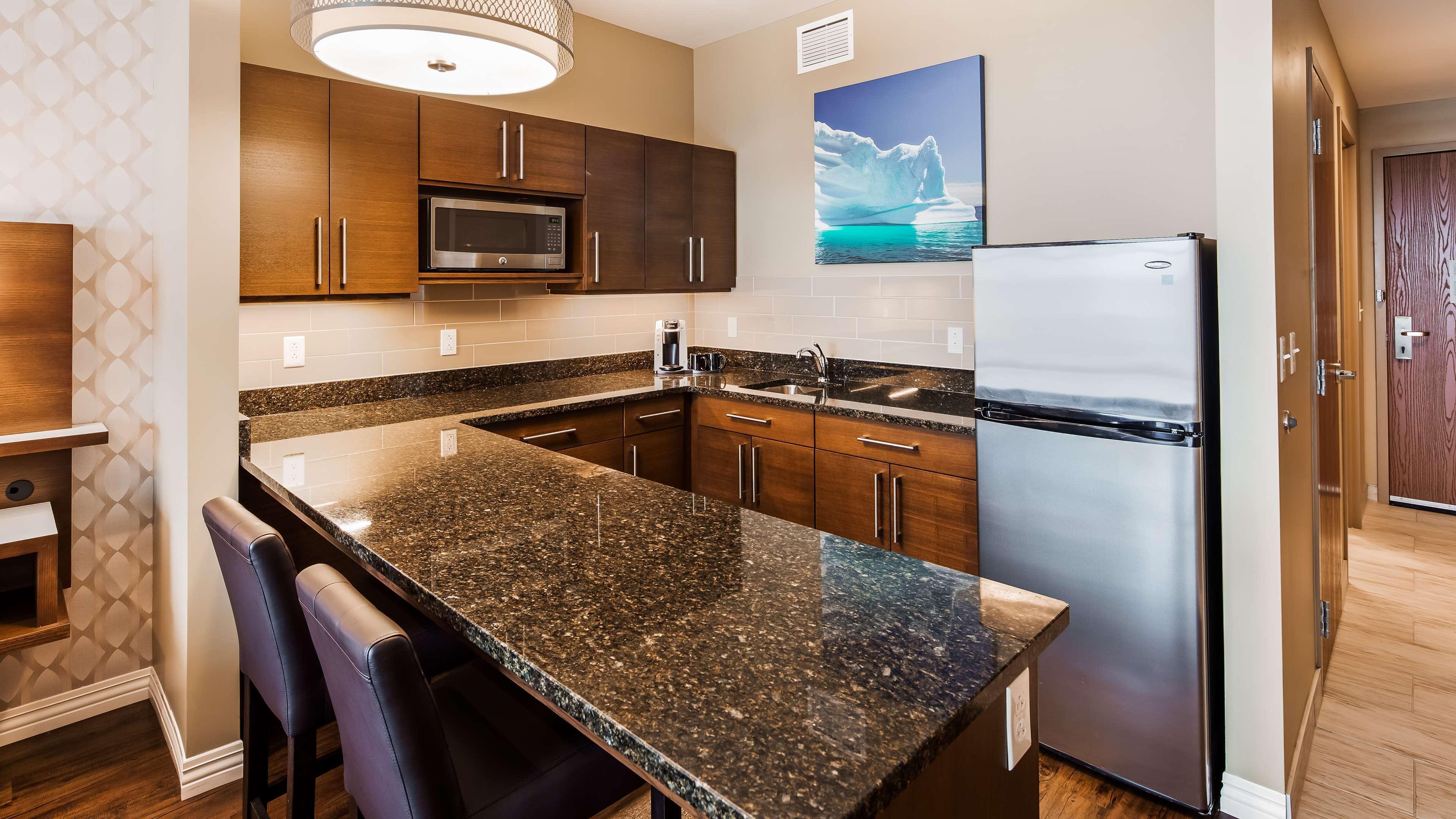 Best Western Plus St. John'S Airport Hotel And Suites Экстерьер фото