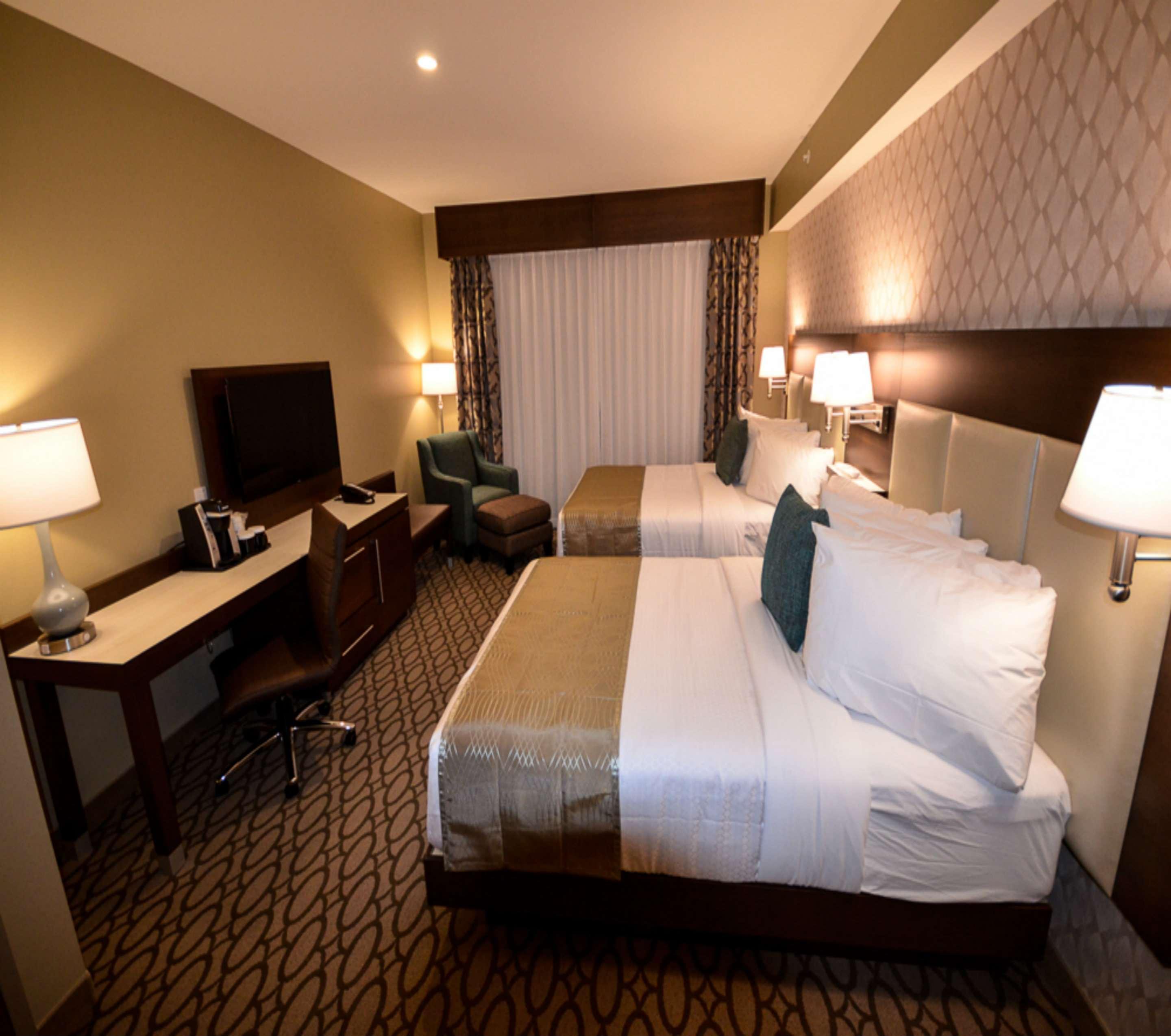 Best Western Plus St. John'S Airport Hotel And Suites Экстерьер фото