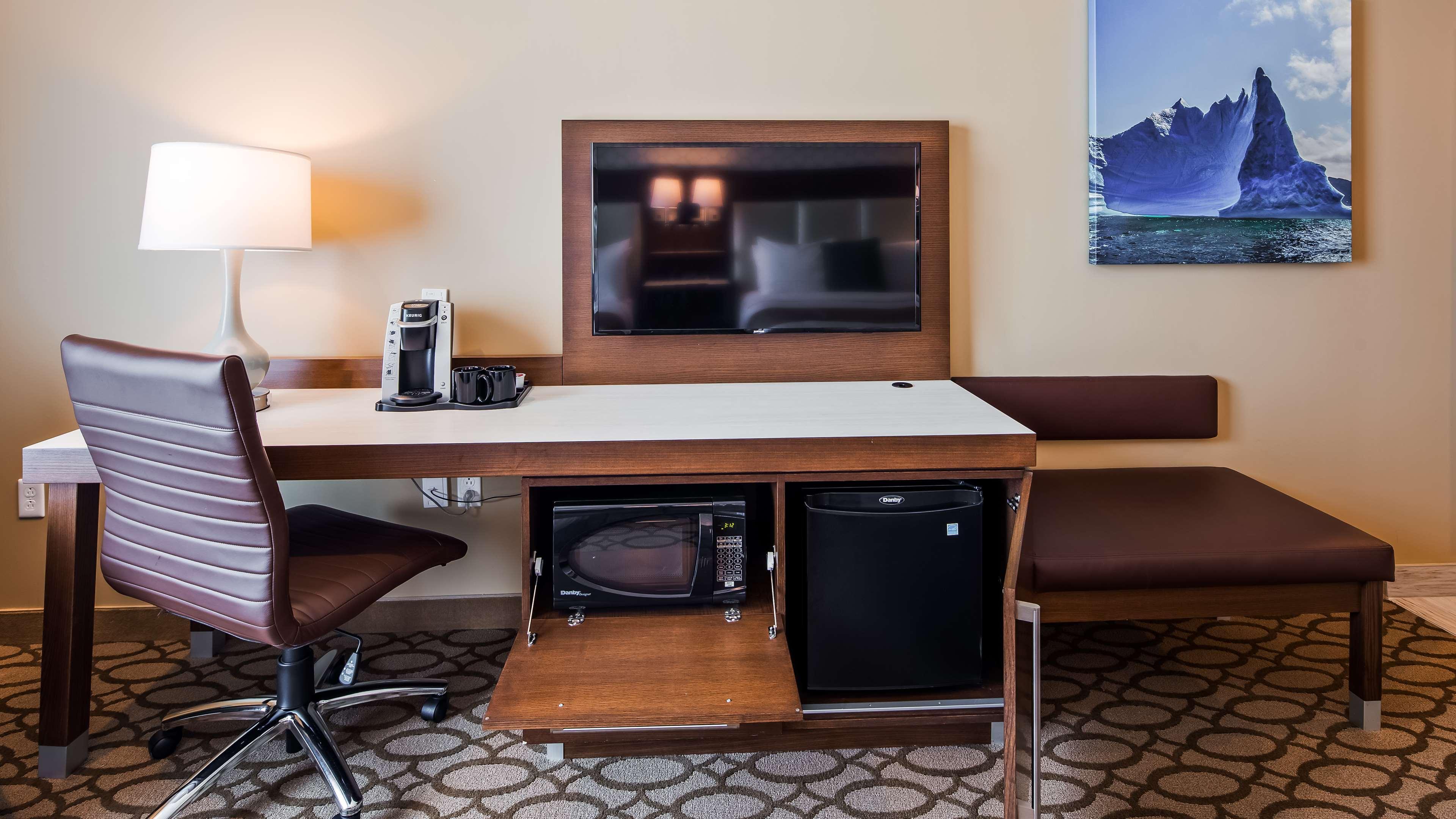 Best Western Plus St. John'S Airport Hotel And Suites Экстерьер фото