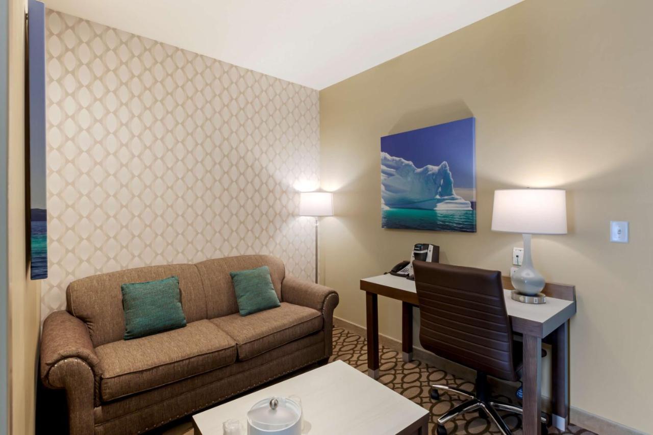 Best Western Plus St. John'S Airport Hotel And Suites Экстерьер фото
